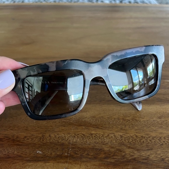 EUC PRADA SUNGLASSES - Picture 1 of 4